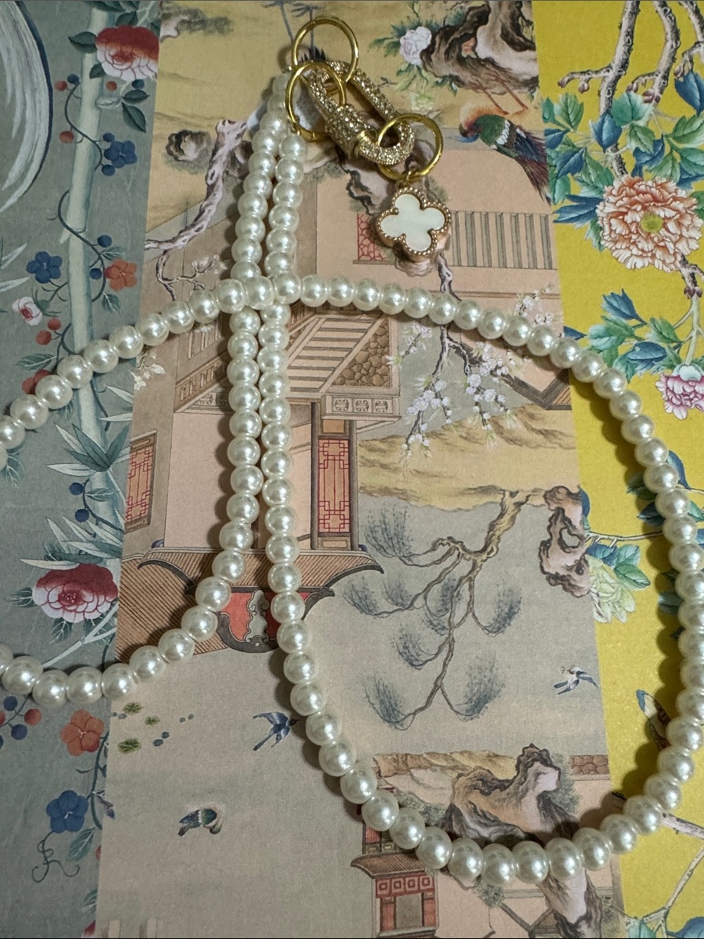 Pearl Beaded Necklace with Gold Clasp and White Clover Charm - Picture 3 of 3